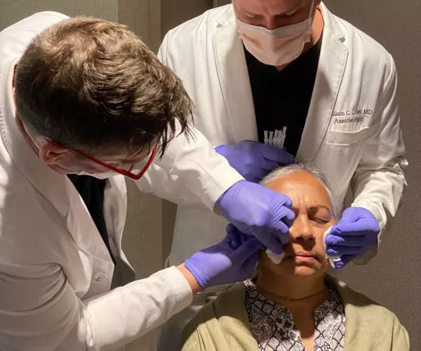 Anti-Aging & Regenerative Medicine: What It Is & How It Helps